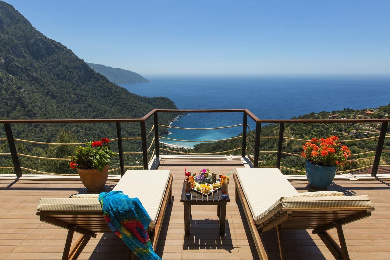 ОДИНОКИЙ ОТЕЛЬ НА ВЕРШИНЕ ХОЛМА