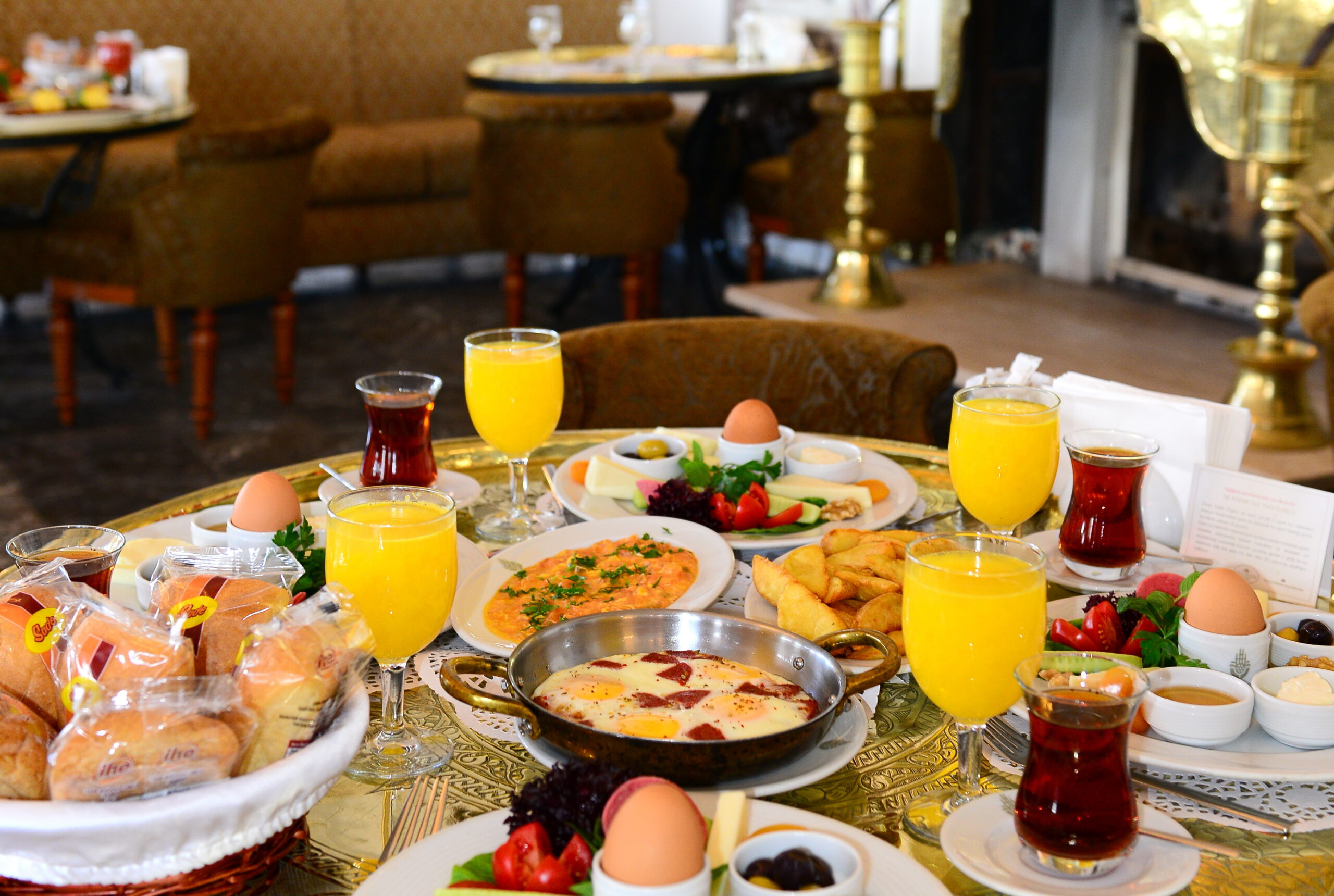 ТОП-7 СОЦІАЛЬНИХ КАФЕ У СТАМБУЛІ