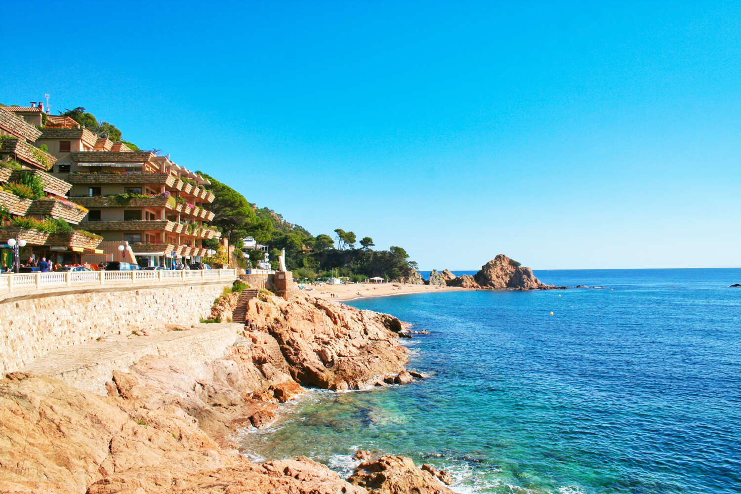 Каталонські узбережжя наприкінці серпня