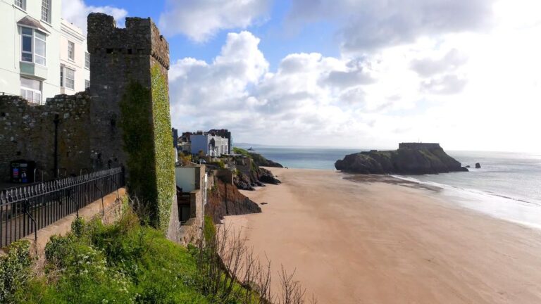 Путешествие по побережью Уэльса: Средневековые замки и 1400 км живописной земли
