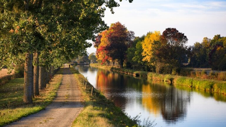 Названы самые живописные страны Европы для посещения осенью