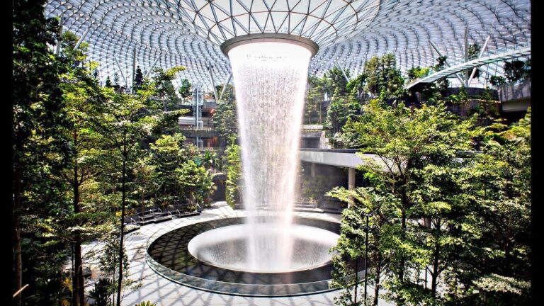 Известный аэропорт позволит путешествовать без паспортов